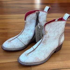 NWT Bed|Stu boots